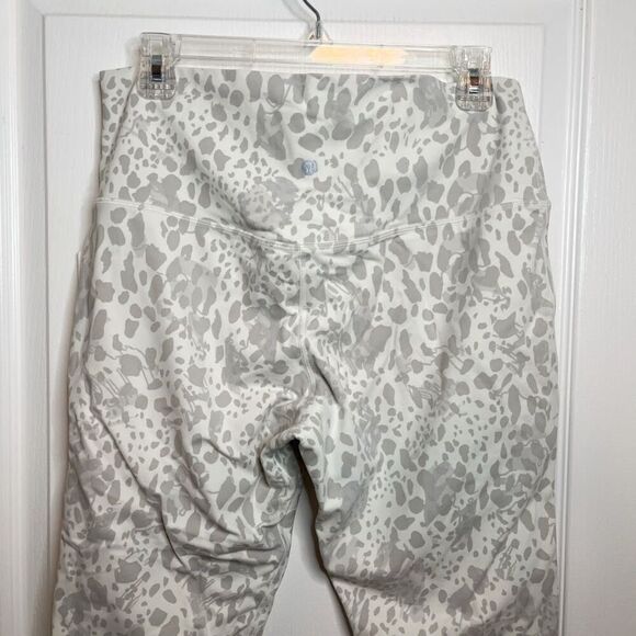 Lululemon NWT Align HR Crop 21" Cheetah Camo Weightless Sweat Wicking Leggings - Picture 4 of 9